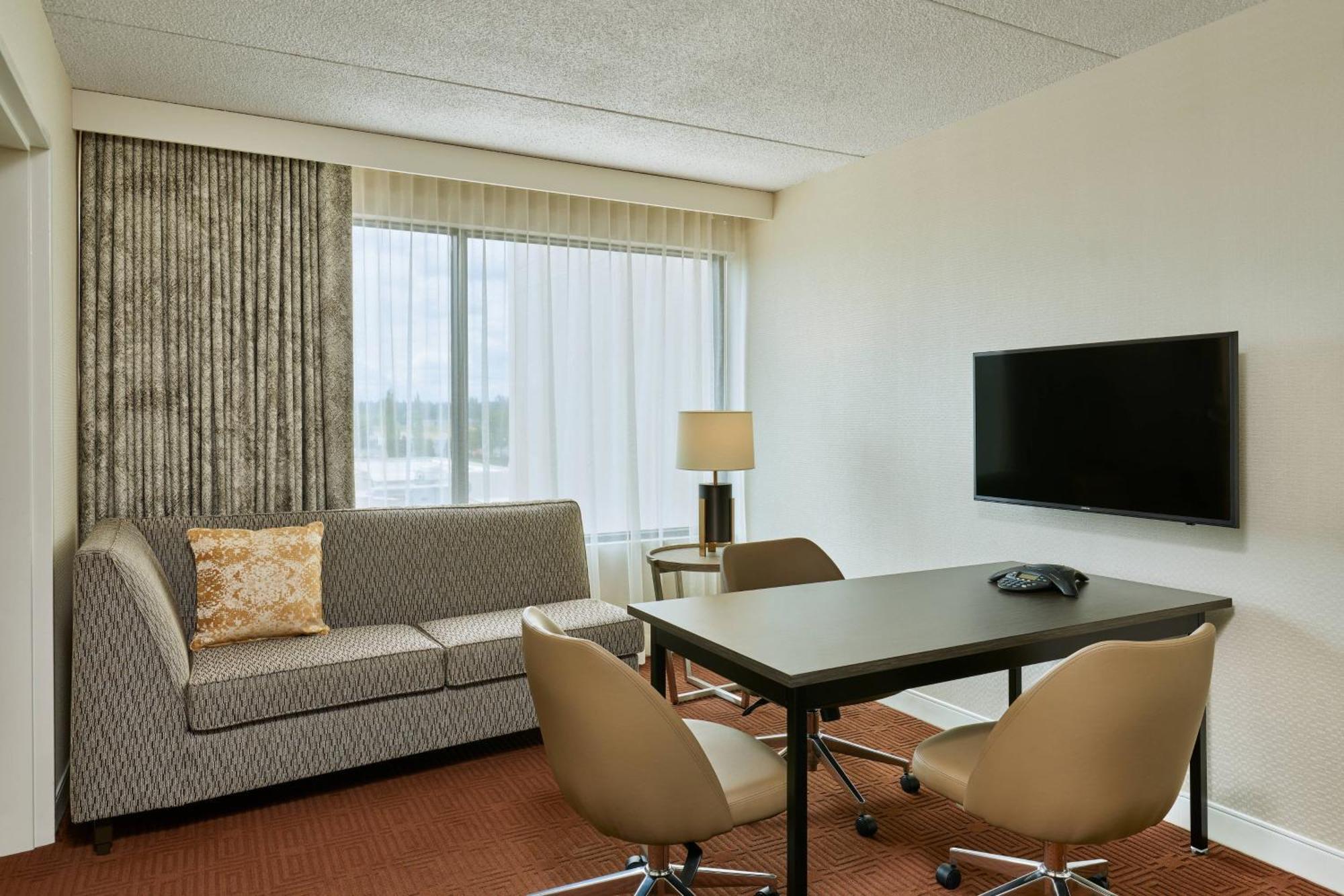 Sheraton Portland Airport Hotel Bagian luar foto