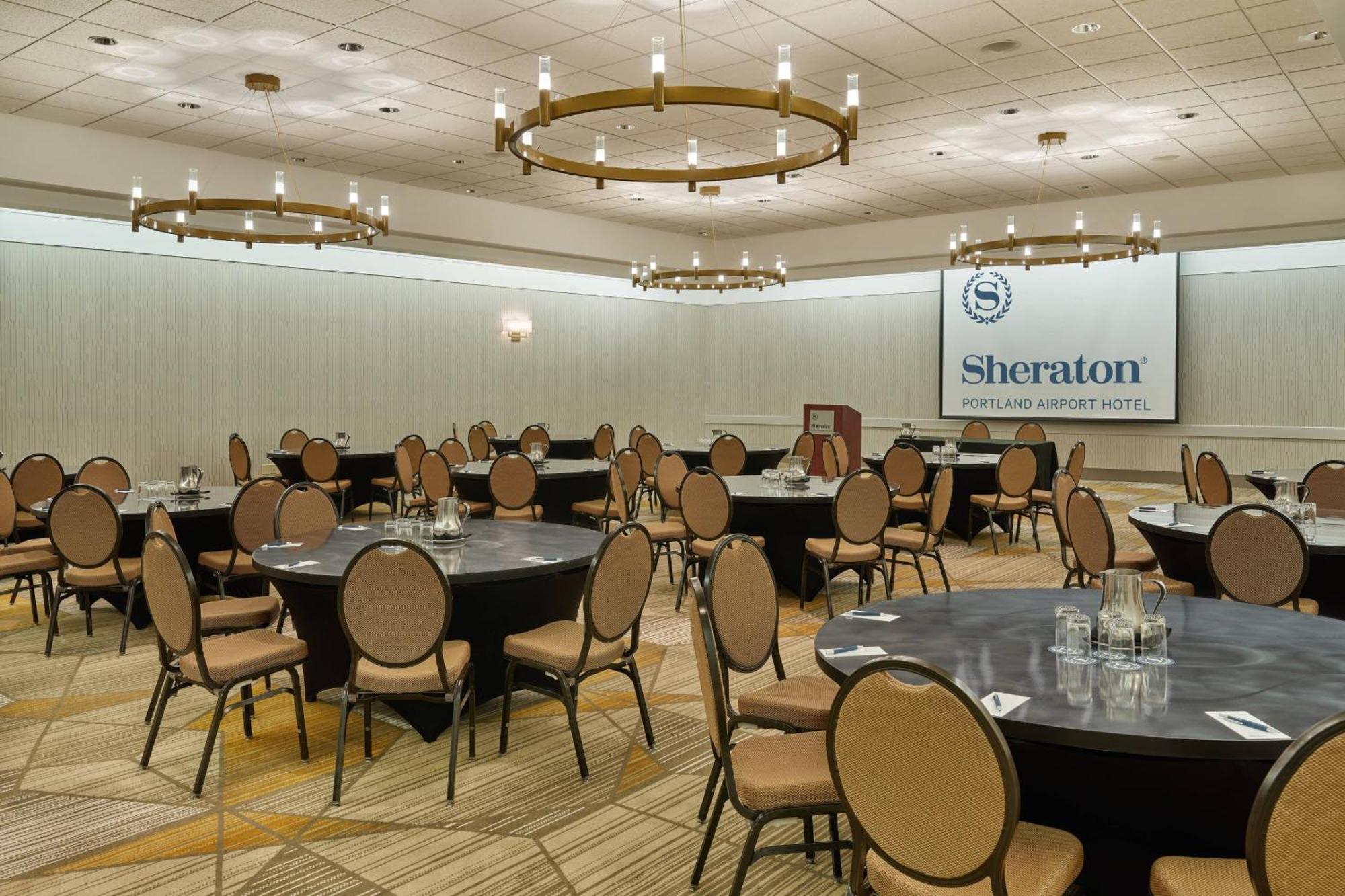 Sheraton Portland Airport Hotel Bagian luar foto