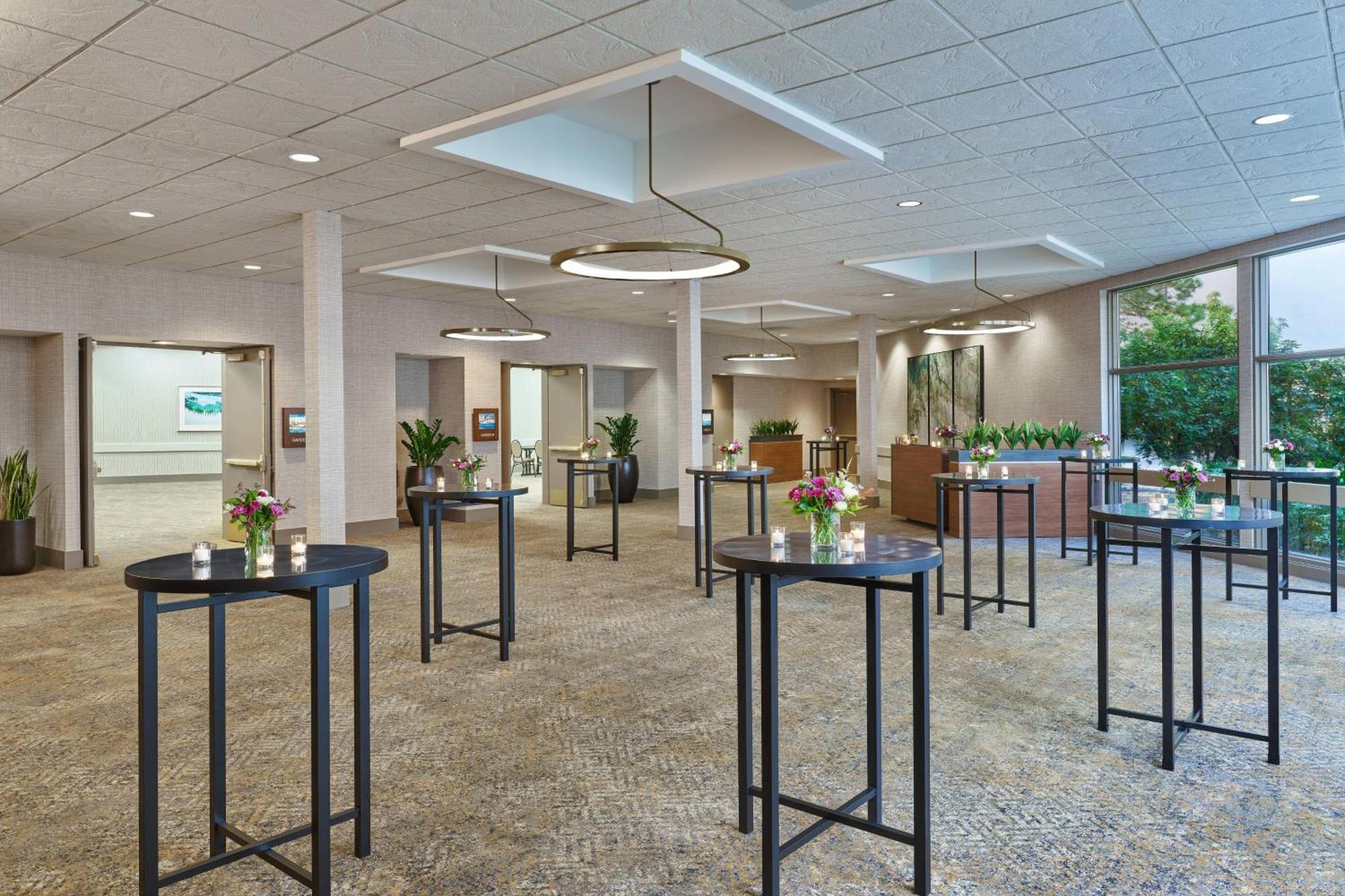 Sheraton Portland Airport Hotel Bagian luar foto