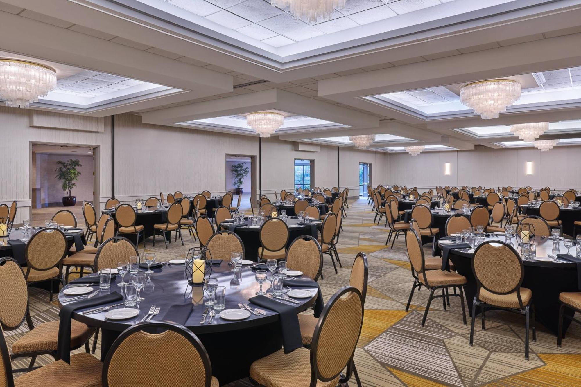 Sheraton Portland Airport Hotel Bagian luar foto