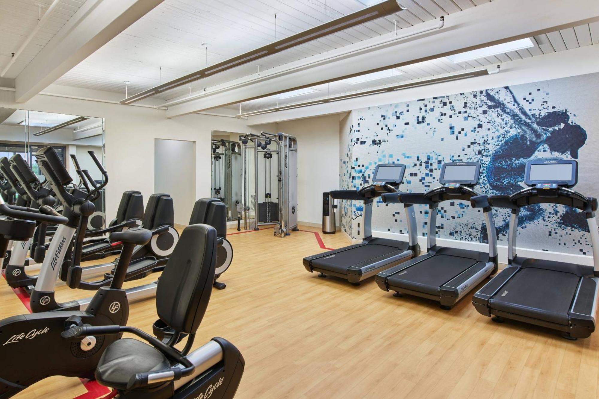 Sheraton Portland Airport Hotel Bagian luar foto