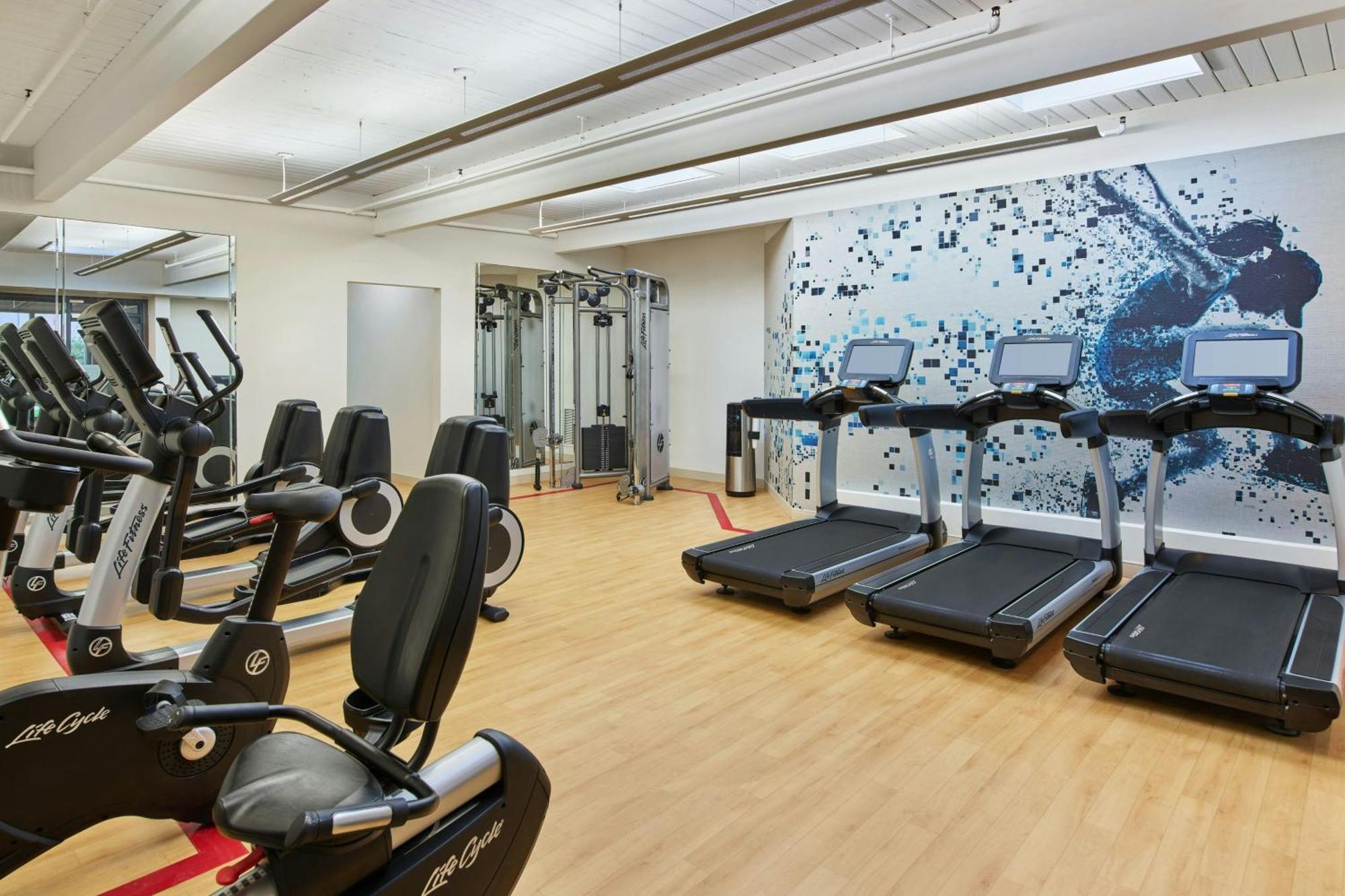 Sheraton Portland Airport Hotel Bagian luar foto